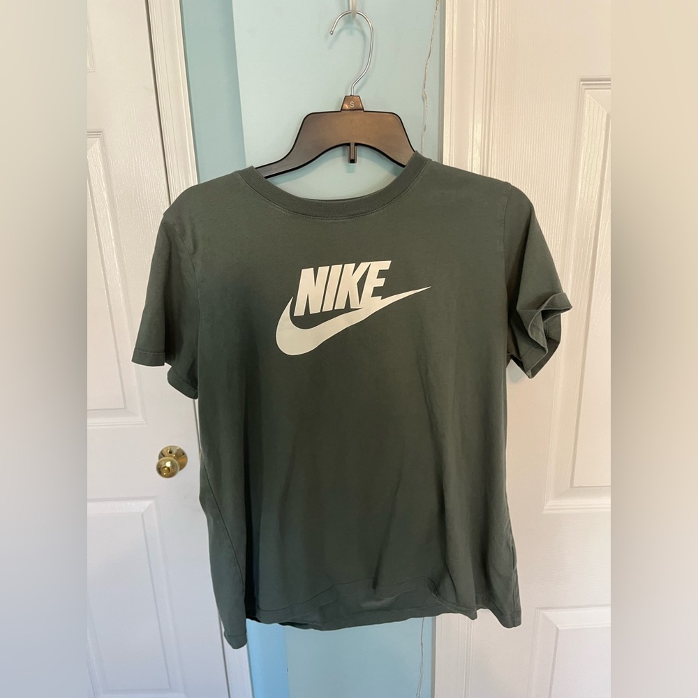 Women’s green nike tshirt (says XL but as a 5’8 women it fits like a medium)